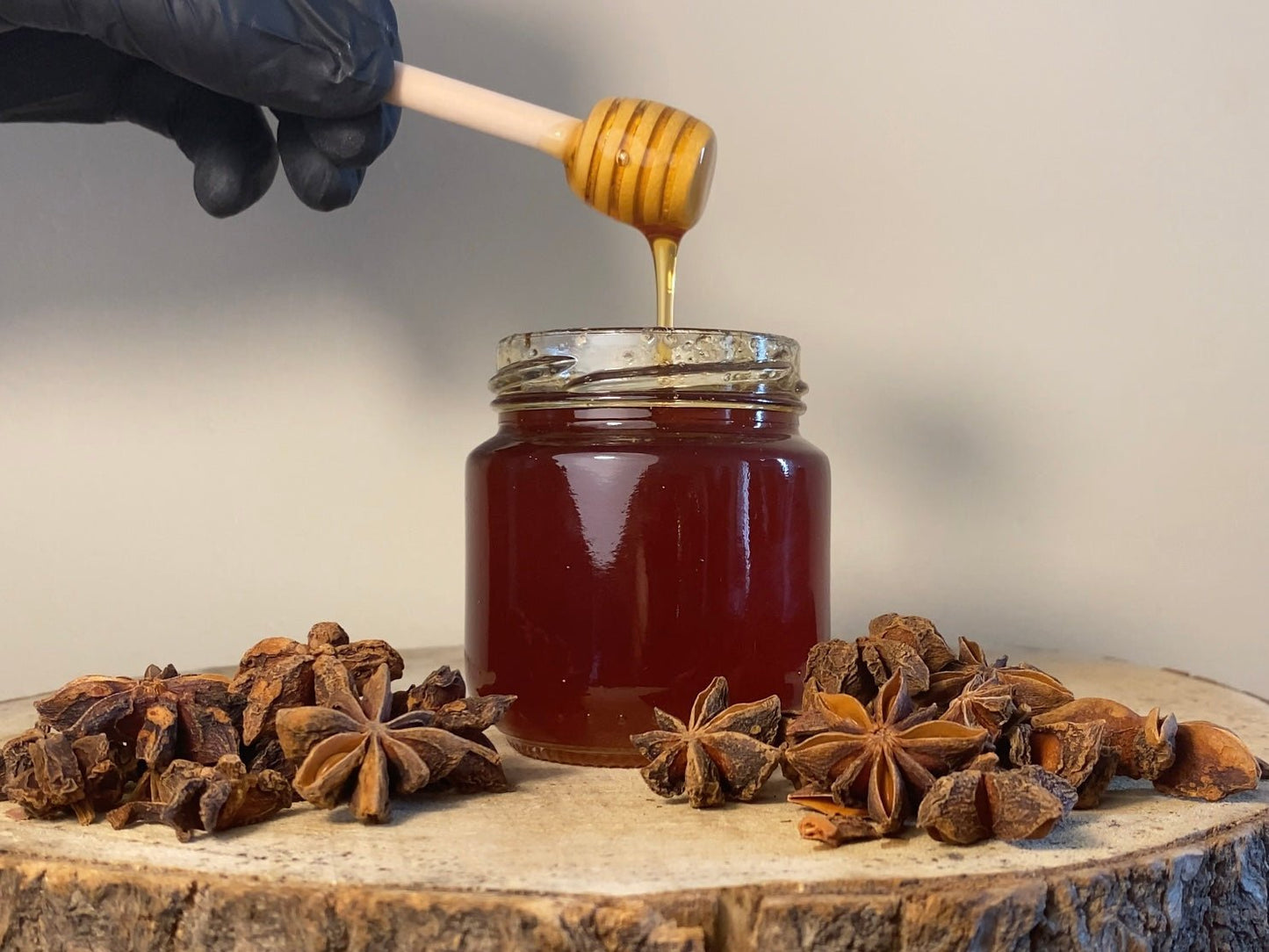 Aniseed honey is a sweet, aromatic honey derived from anise plant flowers, with a distinct licorice flavor and golden color. Known for its digestive benefits, it soothes stomach discomfort and aids in respiratory health. Aniseed honey also has antibacterial and anti-inflammatory properties, making it a popular choice for immune support.